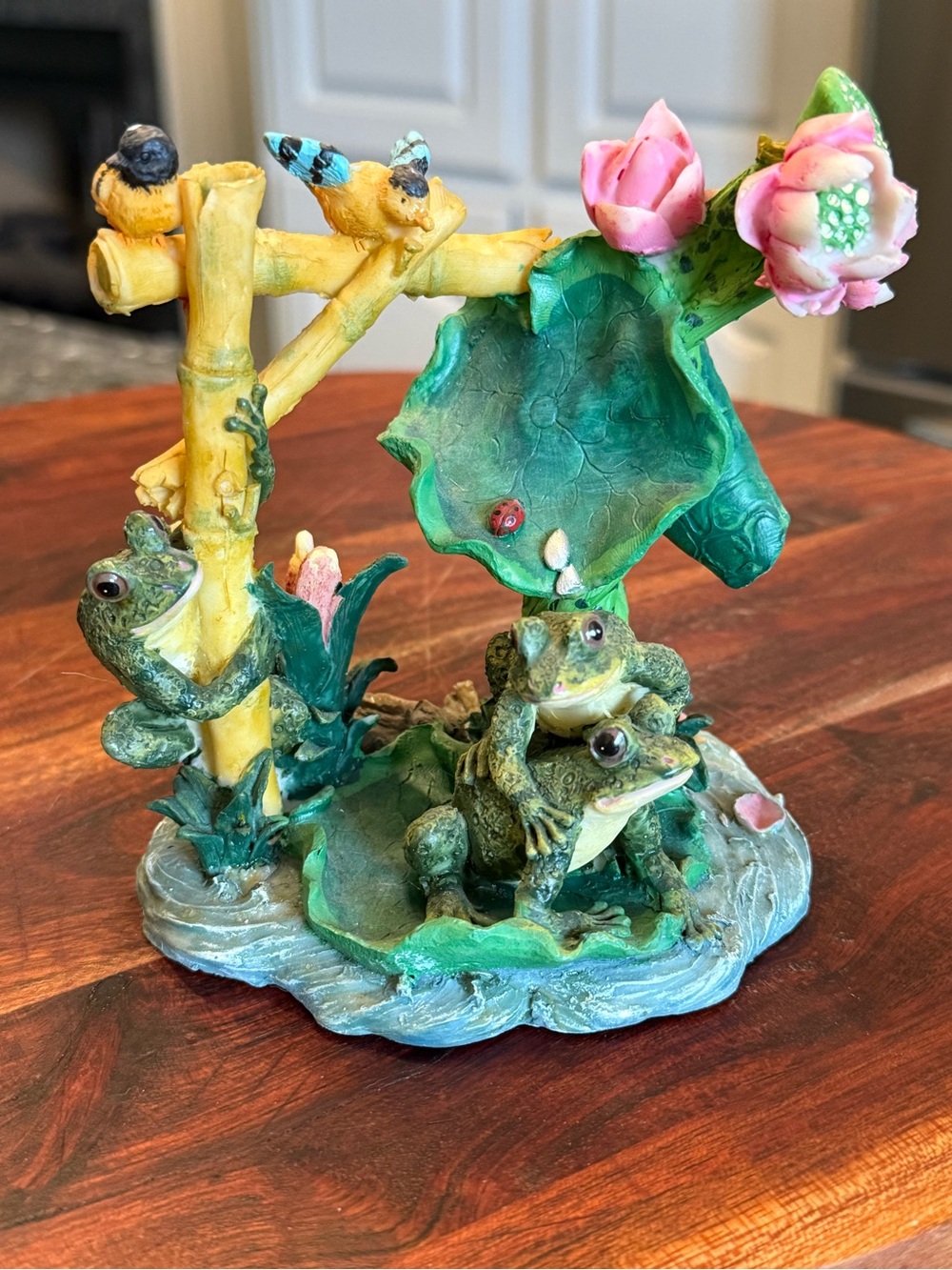 Novelty Collectible Nature Core Frogs On Lili Pads Resin Figurine Frog